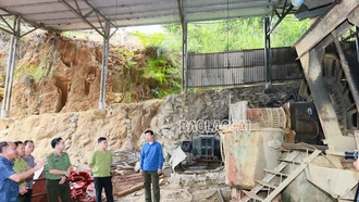Kiểm tra tình hình sử dụng đất tại khu vực mỏ vàng gốc Sa Phìn