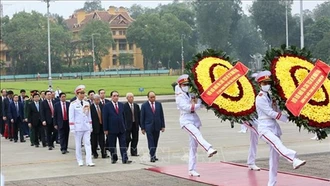 Lãnh đạo Đảng, Nhà nước viếng Lăng Bác nhân 45 năm Ngày thống nhất đất nước