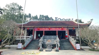 Đền Mẫu Thác Bà trên núi Hoàng Thi
