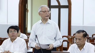 Hoàn thiện các dự thảo văn kiện Đại hội XIII sau khi lấy ý kiến nhân dân