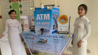 2 nữ sinh chế tạo máy ATM “4 trong 1”