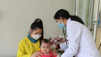 Bệnh viện Sản Nhi Lào Cai cứu sống trẻ nguy kịch do viêm não mô cầu