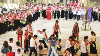 Điệu Xòe như cơm ăn, nước uống
