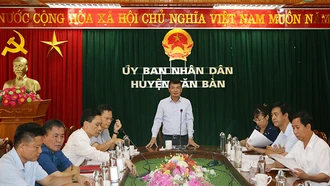Chủ tịch UBND tỉnh Đặng Xuân Phong làm việc tại huyện Văn Bàn