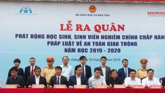 Phát động học sinh, sinh viên chấp hành pháp luật an toàn giao thông