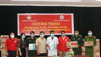 Hỗ trợ khẩu trang, xà phòng, mỳ tôm tại khu cách ly