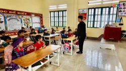 Phóng sự tài liệu: Nâng bước em đến trường