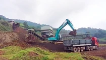 Yêu cầu thực hiện nghiêm túc phương án vận chuyện quặng sắt đảm bảo an toàn giao thông