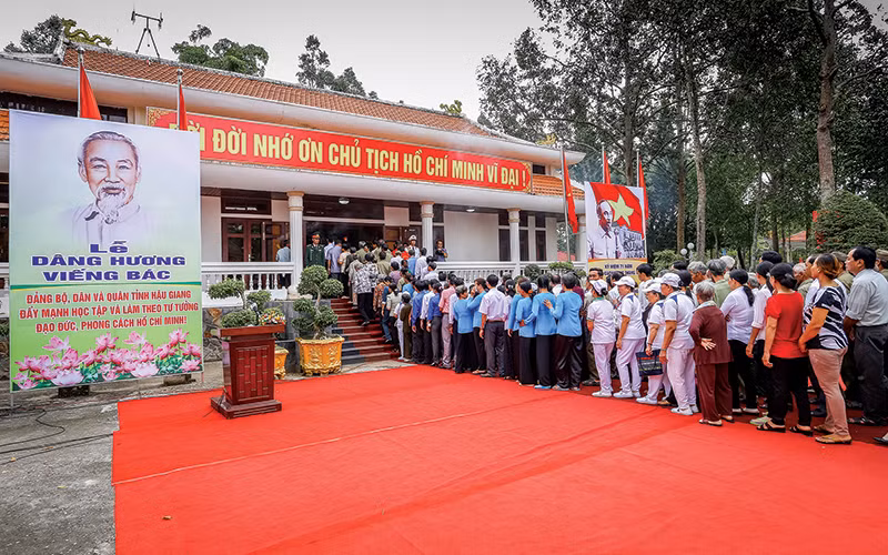 Đền thờ Bác Hồ - những địa chỉ đỏ ở miền Tây Nam Bộ ảnh 1
