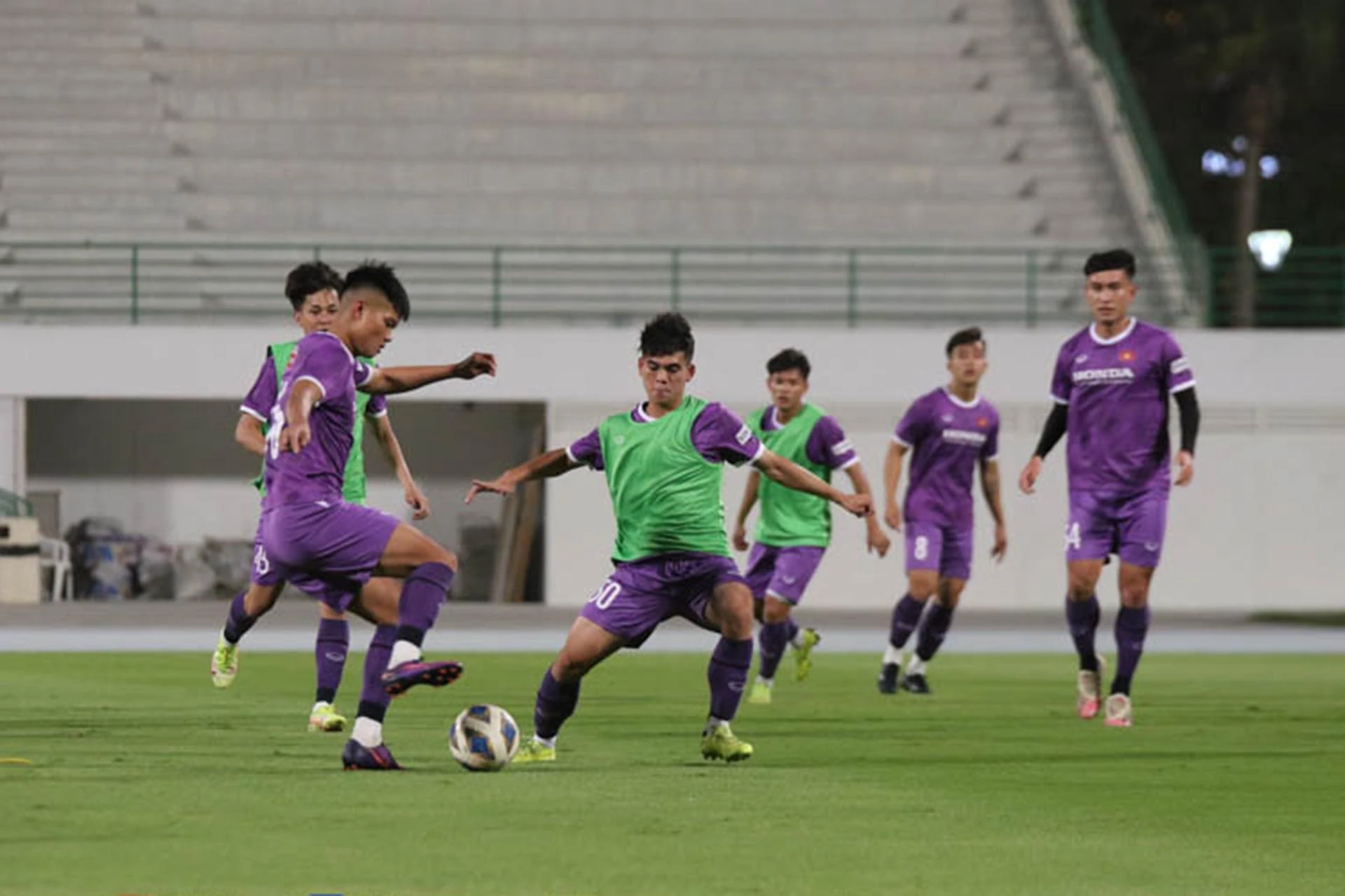 U23 Việt Nam bước vào buổi tập đầu tiên tại UAE -0