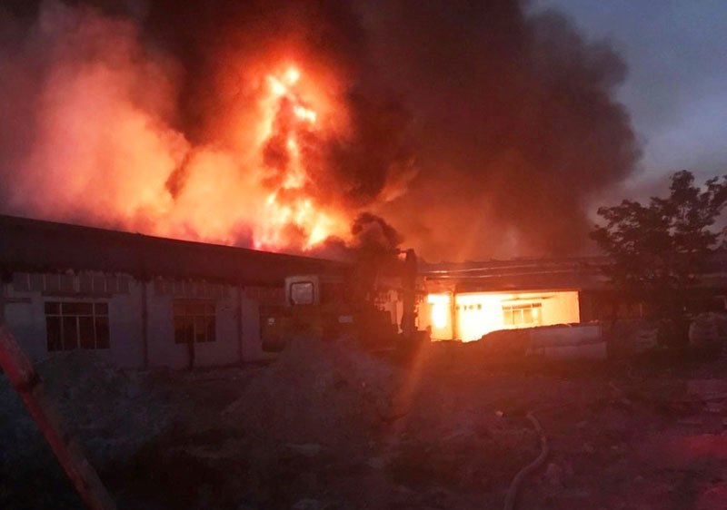 Cháy lớn tại Nhà máy dệt may Scavi Huế ảnh 1 Cháy lớn tại Nhà máy dệt may Scavi Huế ảnh 1