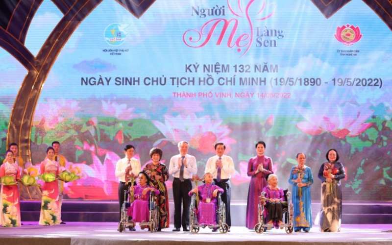 Chương trình nghệ thuật “Người Mẹ làng Sen” ảnh 1 Chương trình nghệ thuật “Người Mẹ làng Sen” ảnh 1