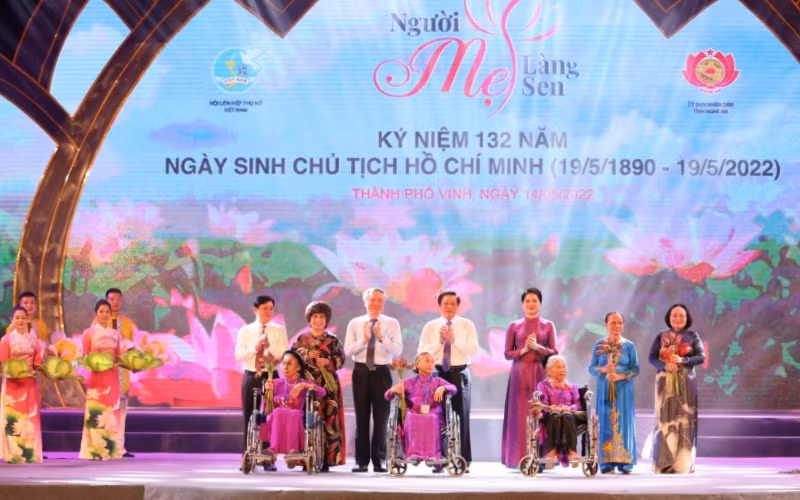 Chương trình nghệ thuật “Người Mẹ làng Sen” ảnh 1