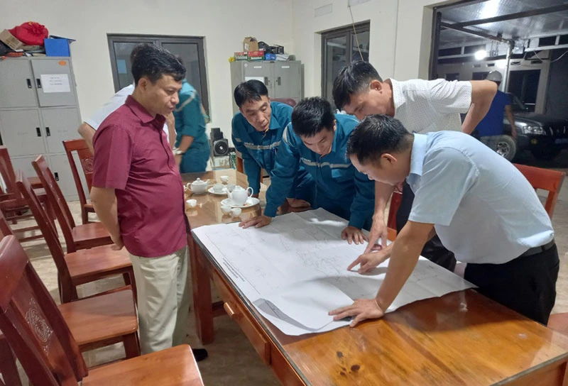 Nỗ lực tìm kiếm người mất tích do sạt lở ở mỏ vàng Pác Lạng -0