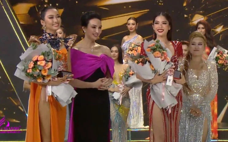 Hai trong số các thí sinh giành giải thưởng Best Social. Công bố giải phụ trước thềm chung kết Hoa hậu Hoàn vũ -0