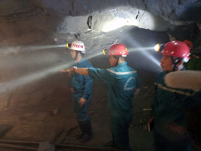 Nỗ lực tìm kiếm người mất tích do sạt lở ở mỏ vàng Pác Lạng ảnh 1 Nỗ lực tìm kiếm người mất tích do sạt lở ở mỏ vàng Pác Lạng ảnh 1