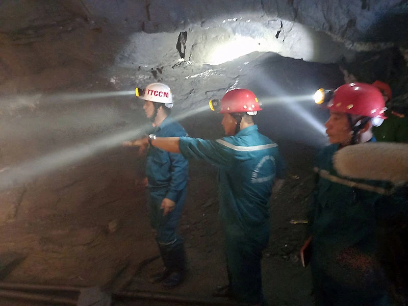 Nỗ lực tìm kiếm người mất tích do sạt lở ở mỏ vàng Pác Lạng ảnh 1