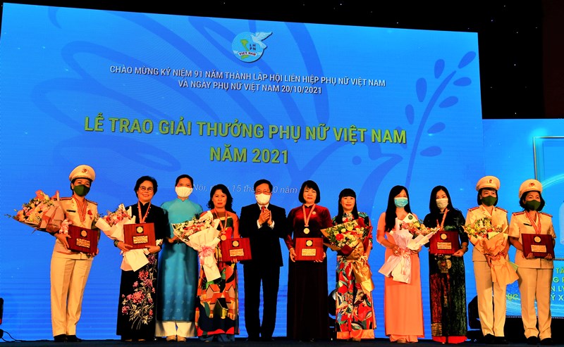Vinh danh 16 tập thể, cá nhân nhận Giải thưởng Phụ nữ Việt Nam năm 2021 ảnh 2 Vinh danh 16 tập thể, cá nhân nhận Giải thưởng Phụ nữ Việt Nam năm 2021 -0