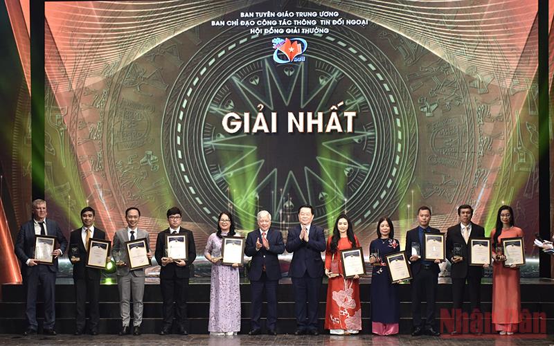 Lễ trao Giải thưởng toàn quốc về thông tin đối ngoại lần thứ VII ảnh 3 Lễ trao Giải thưởng toàn quốc về thông tin đối ngoại lần thứ VII -0