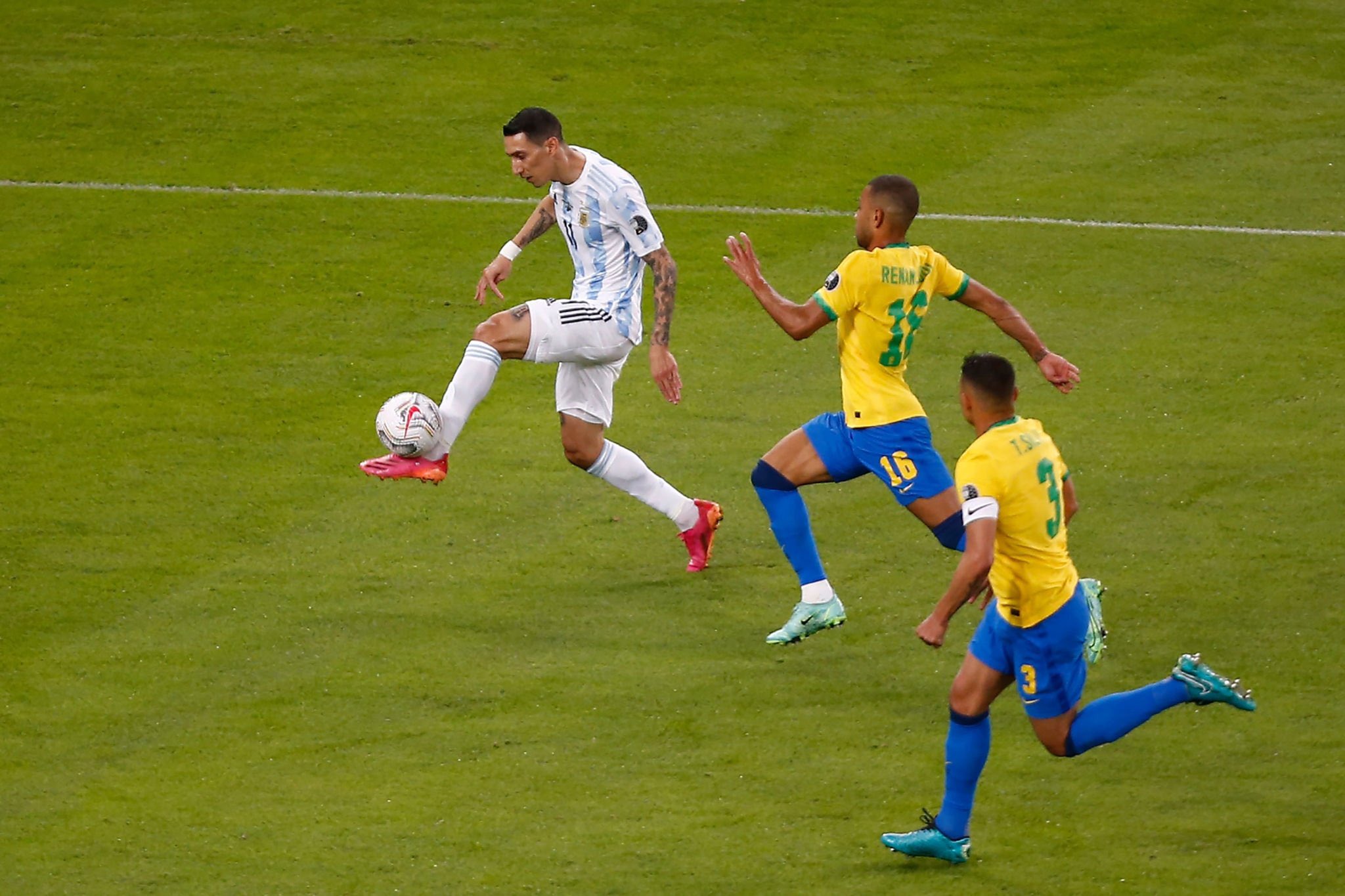Hết hiệp 1: Brazil 0 - 1 Argentina (cập nhật) -0