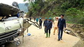 Phó Chủ tịch Thường trực UBND tỉnh Nguyễn Thế Phước chỉ đạo công tác cứu nạn, cứu hộ vụ tai nạn giao thông đặc biệt nghiêm trọng tại Phình Hồ