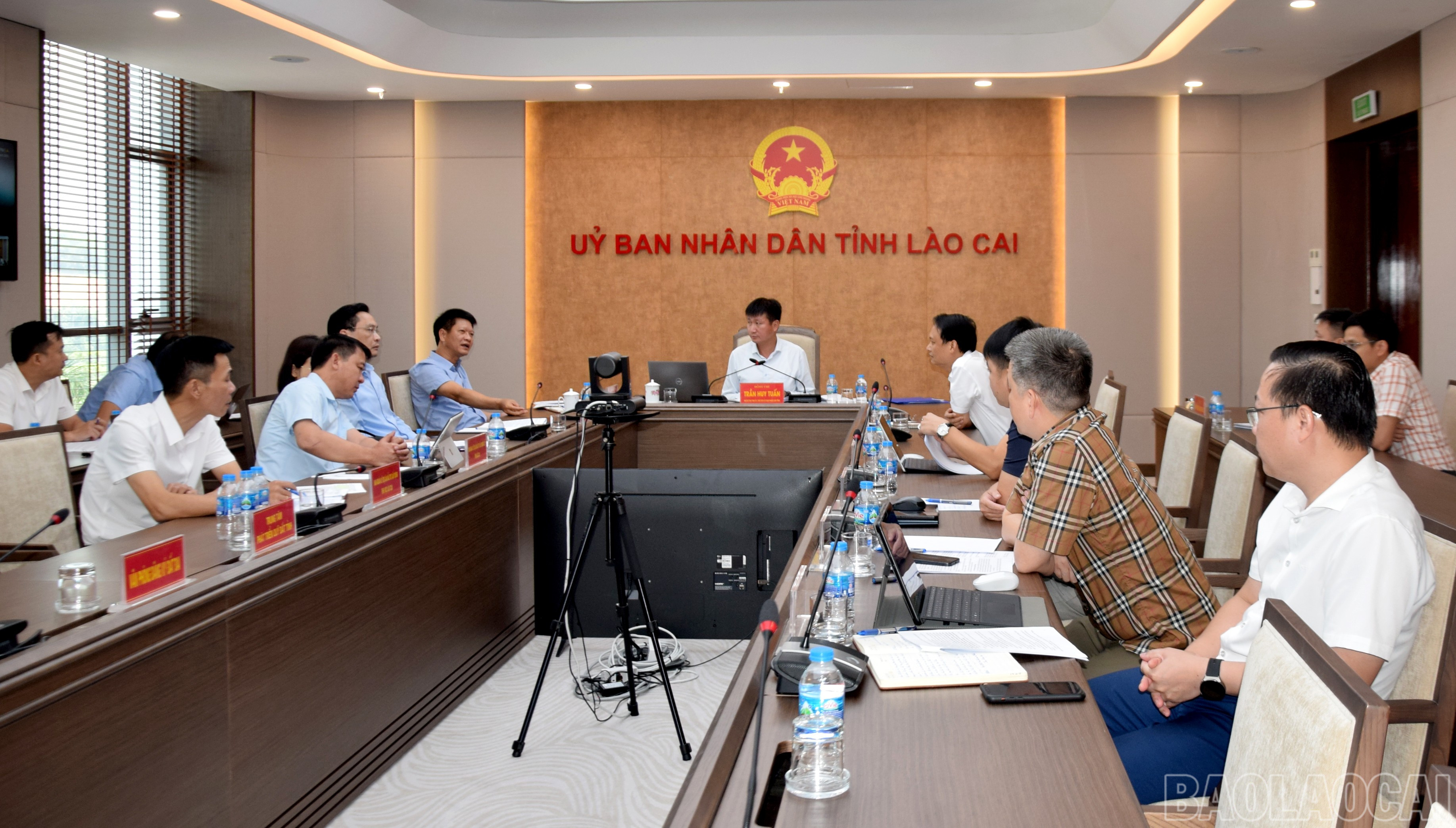 Quang cảnh buổi làm việc baolaocai-br_quang-canh-hoi-nghi.jpg