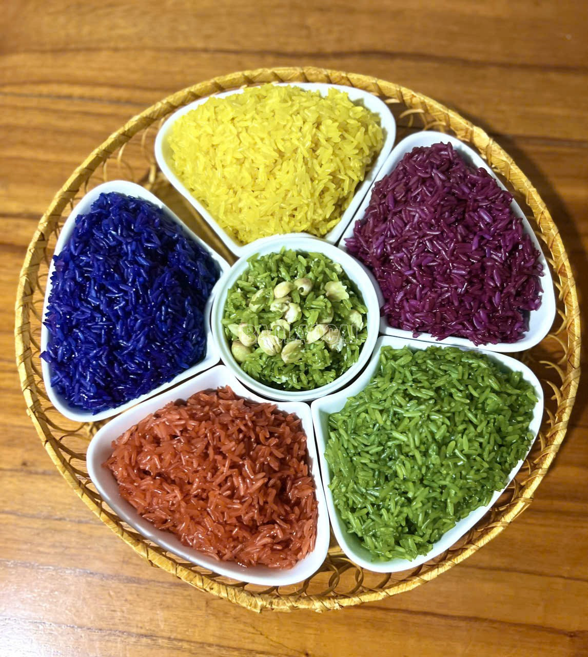 Sản phẩm xôi sắc màu Tây Bắc của hộ kinh doanh Phùng Kim Dung đạt tiêu chuẩn OCOP 3 sao. baolaocai-c_z7133815541927-a371720a0dfe326bff73719a1698d139.jpg