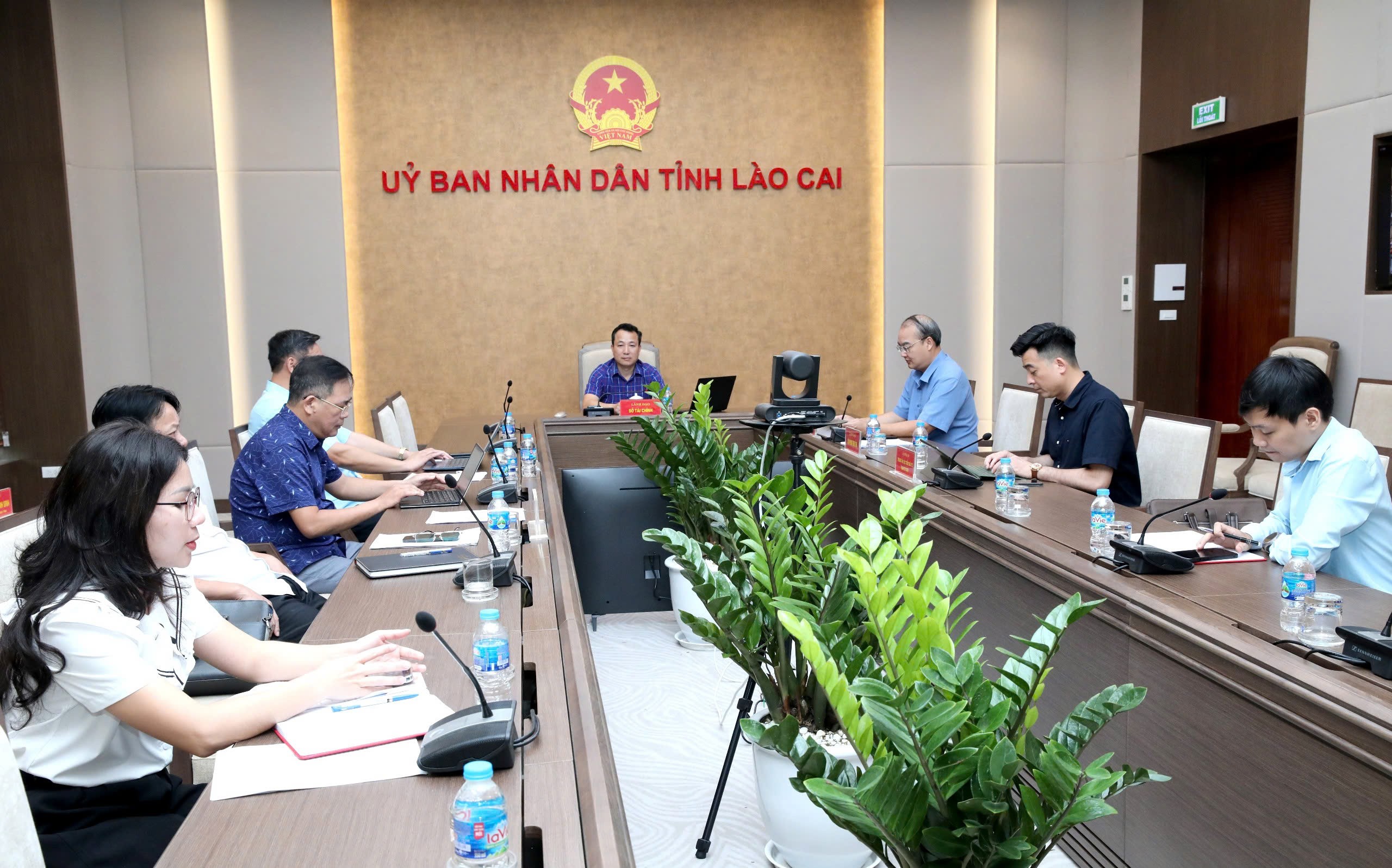 Các đại biểu tham dự Hội nghị tại điểm cầu Lào Cai. hoi-cho-2.jpg