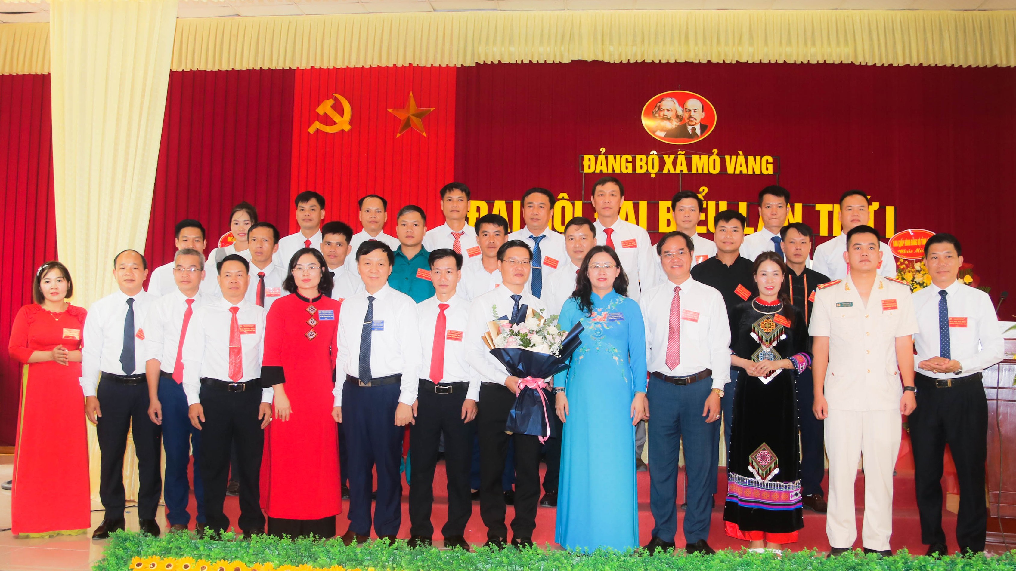 Ban Chấp hành Đảng bộ xã Mỏ Vàng nhiệm kỳ 2025 - 2030 ra mắt Đại hội. anh-666.jpg