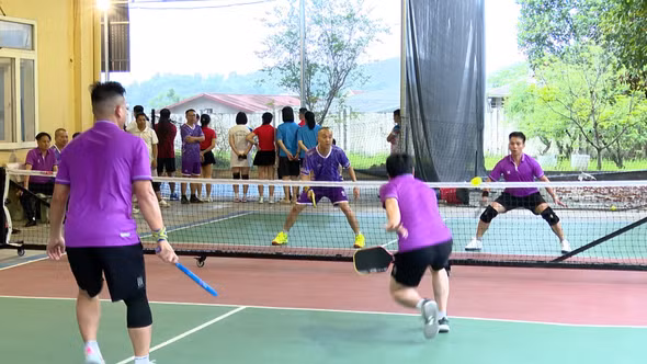 Các vận động viên thi đấu nội dung đôi nam Pickleball.