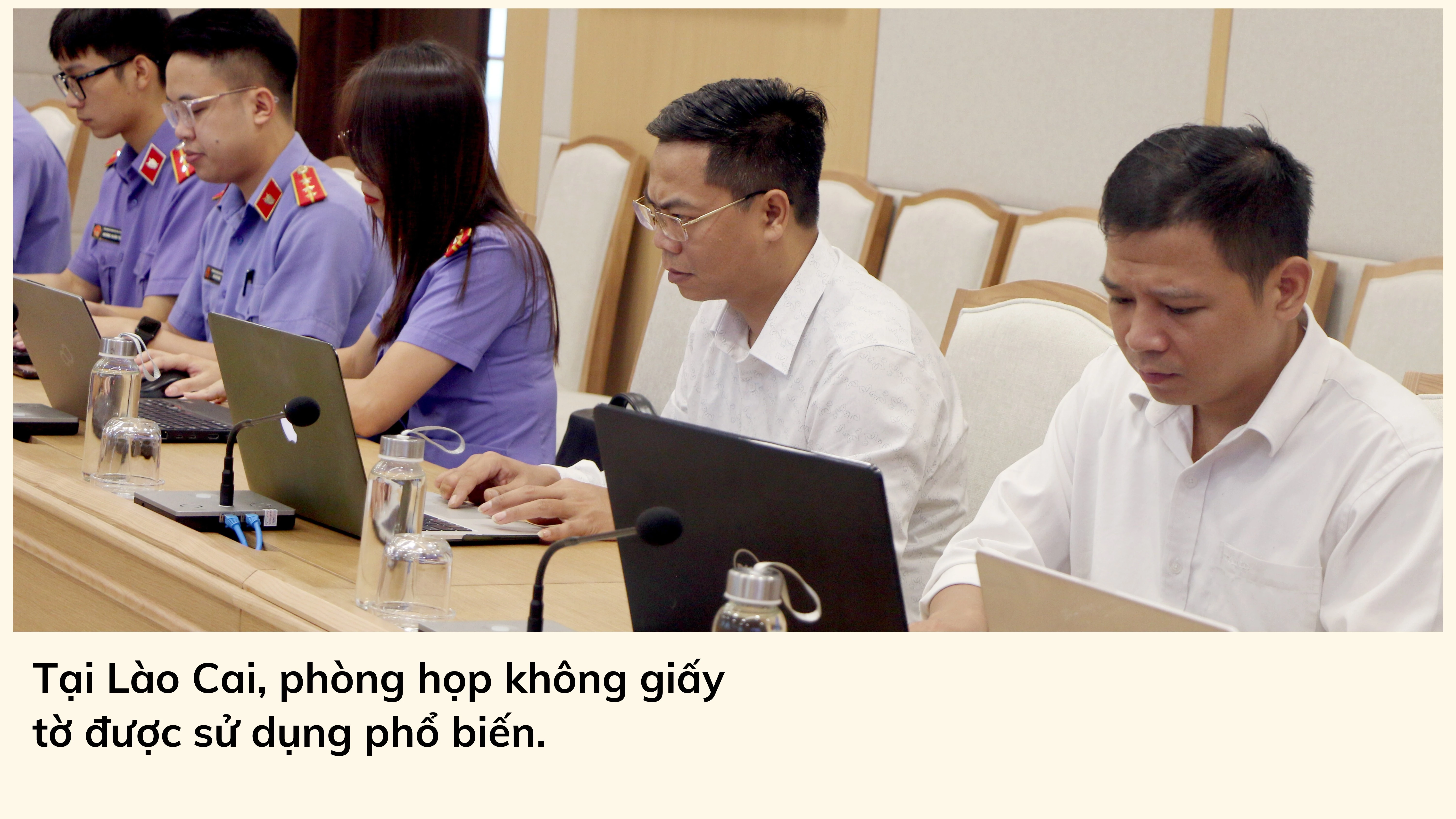 trang-hong-xanh-duong-va-vang-hinh-dang-huu-co-hoi-thao-ve-su-da-dang-hoi-thao-truc-tuyen-ban-thuyet-trinh-chinh.jpg