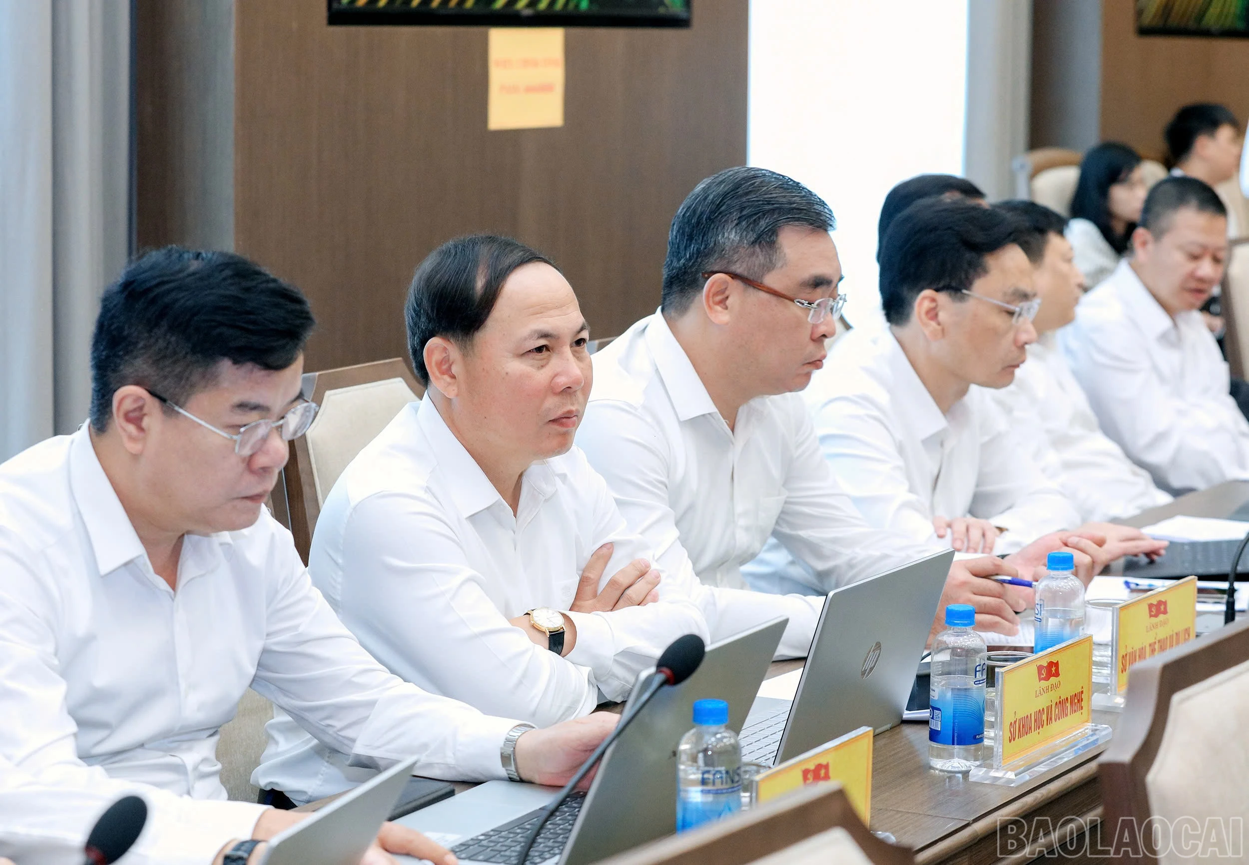 Các đại biểu Trung ương và tỉnh Lào Cai tham dự buổi làm việc.