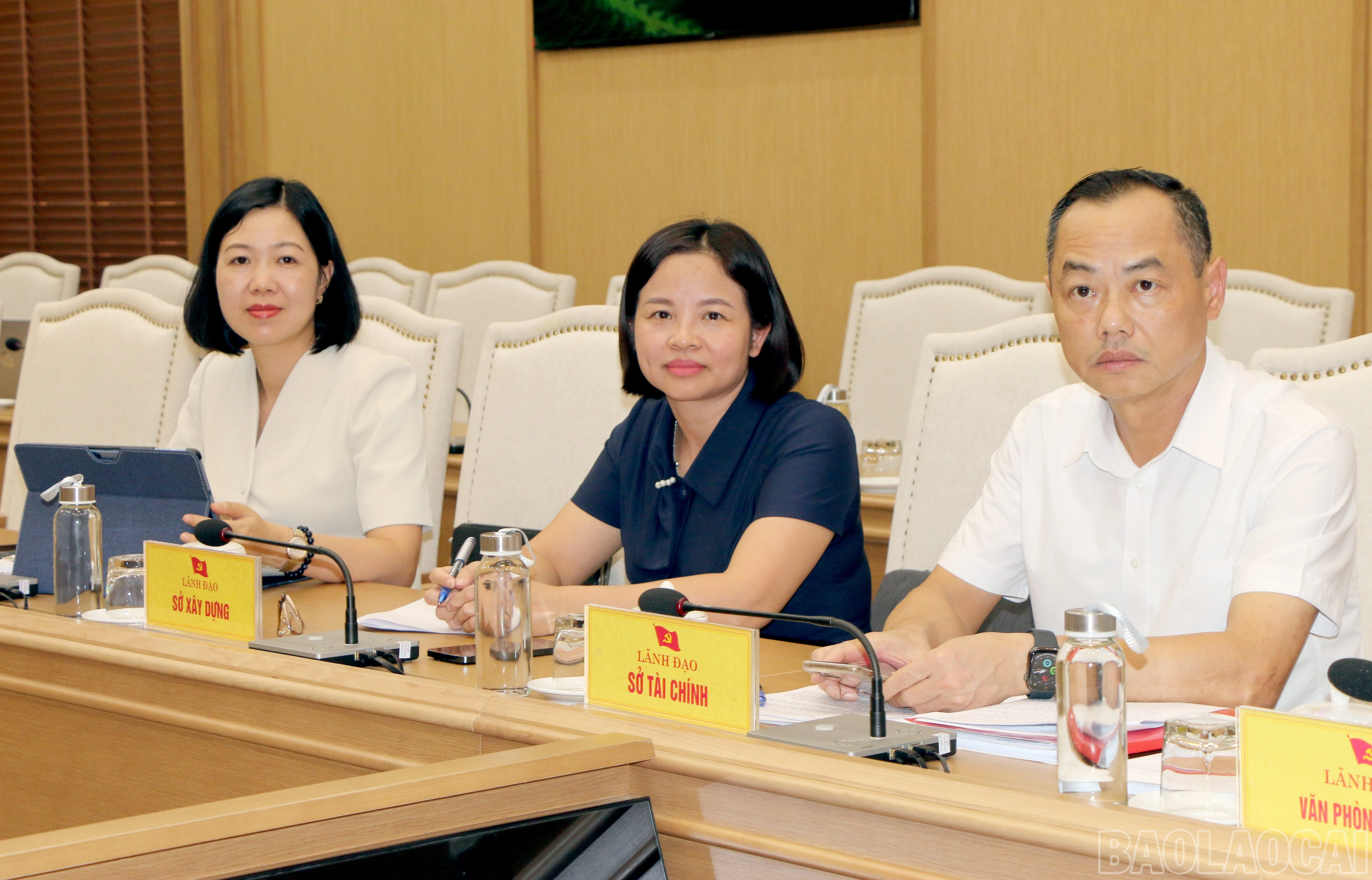 Các đại biểu tham dự buổi làm việc.