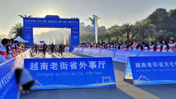 Khởi tranh Giải đua xe đạp quốc tế “Một đường đua, hai quốc gia” Lào Cai, Việt Nam – Hồng Hà, Trung Quốc năm 2025