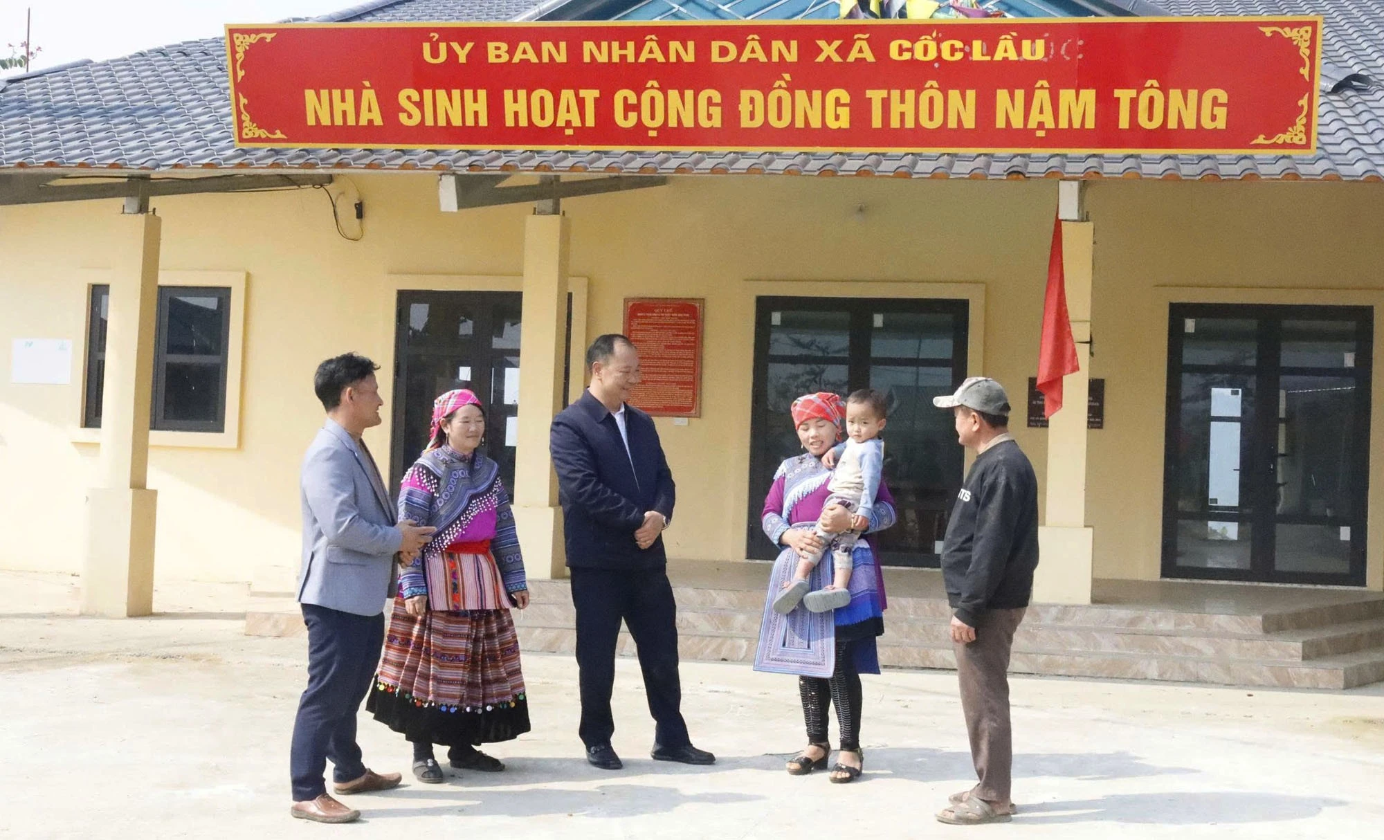 Lãnh đạo xã Cốc Lầu tuyên truyền về ý nghĩa Đại hội đại biểu toàn quốc lần thứ XIV của Đảng tới Nhân dân.
