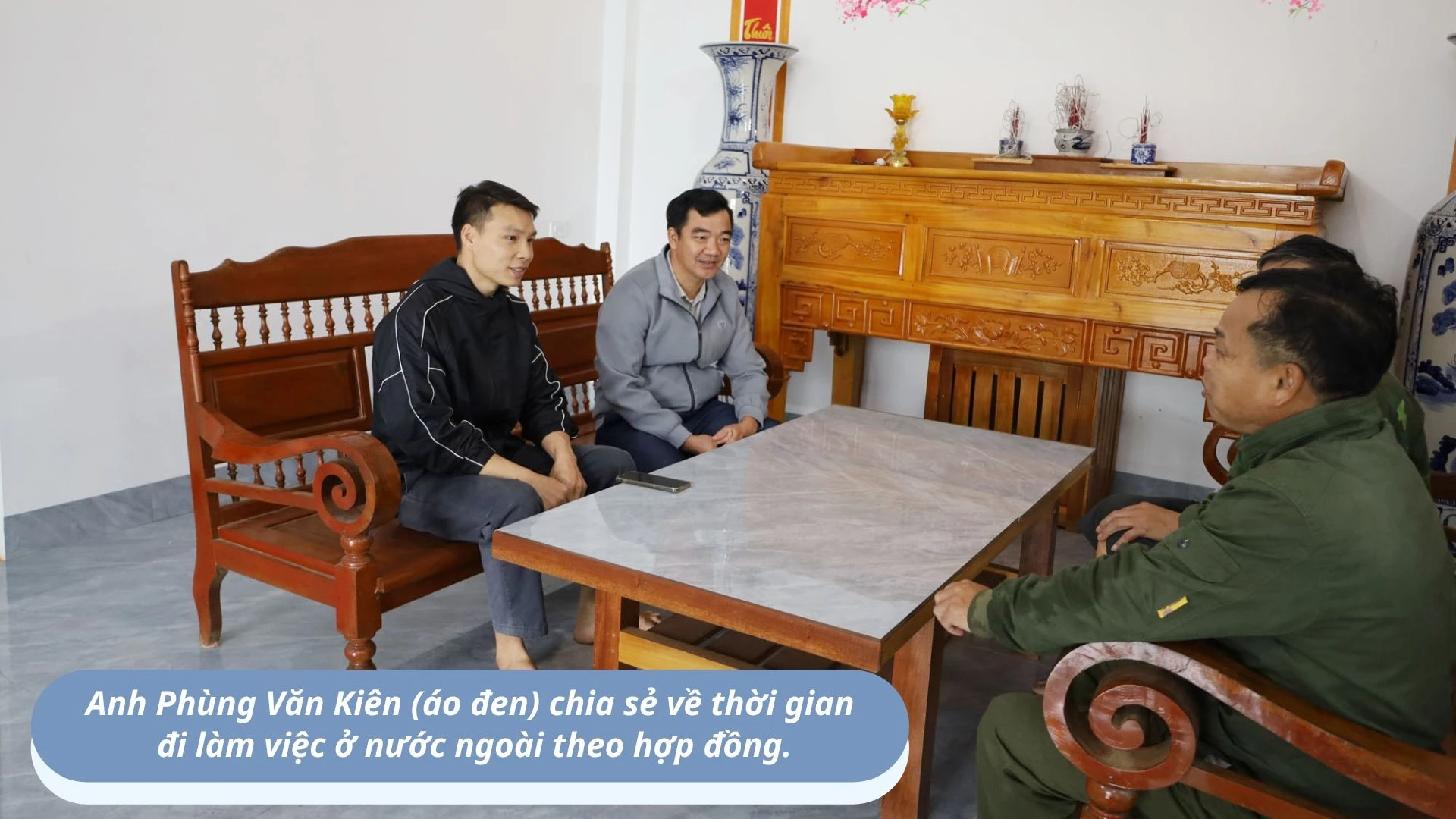 nguoi-dan-thoat-ngheo-nho-di-lam-viec-o-nuoc-ngoai-theo-hop-dong.jpg