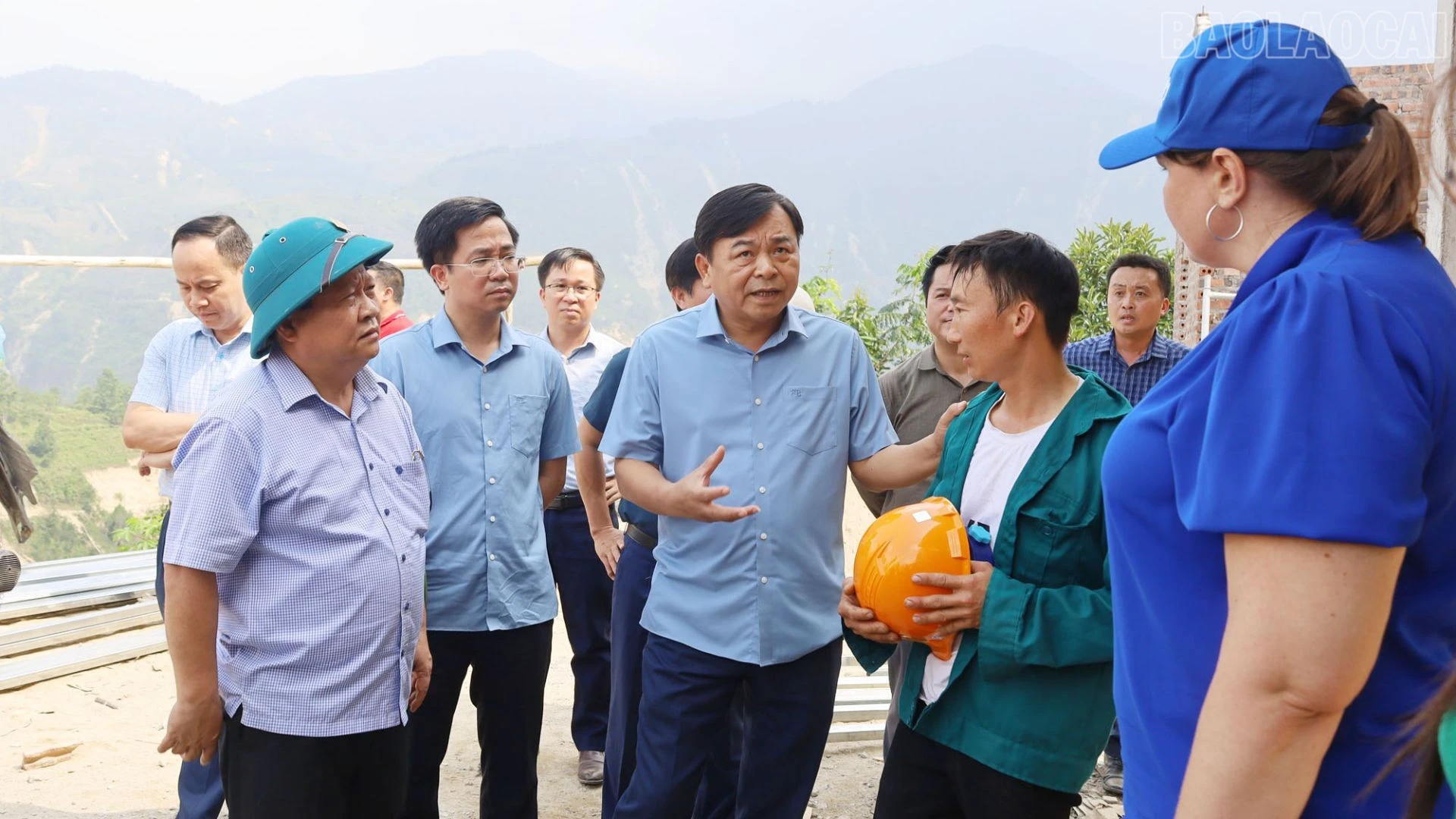 baolaocai-tr_huy-dong-nguon-luc-xay-dung-nong-thon-moi-1.jpg