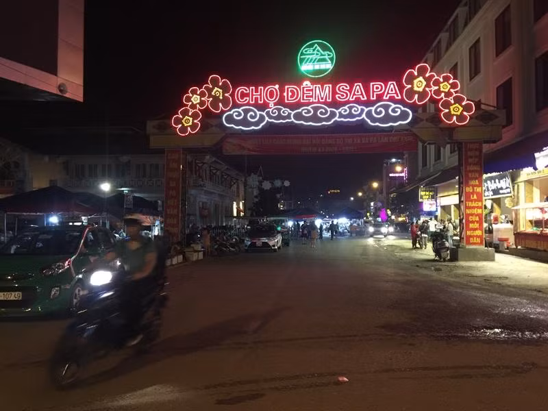Chợ đêm Sa Pa.