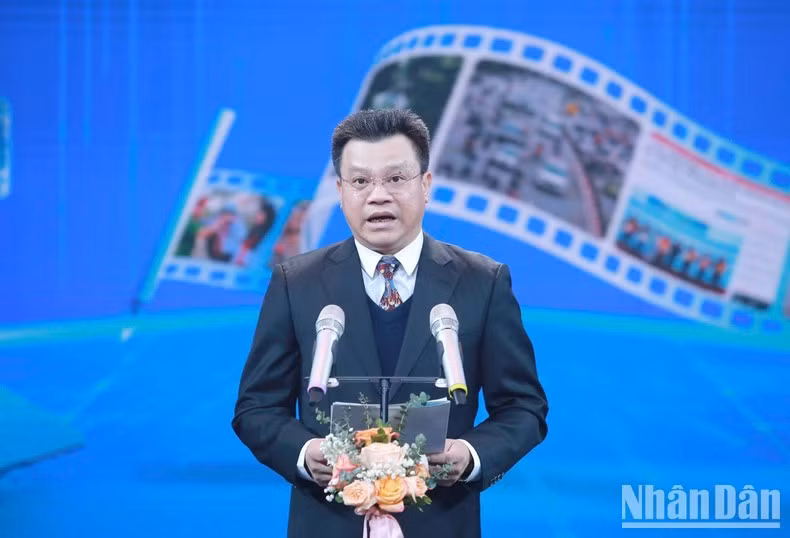 Đồng chí Lê Kim Thành, Phó Chủ tịch chuyên trách Ủy ban An toàn giao thông Quốc gia phát biểu tại Lễ trao giải.
