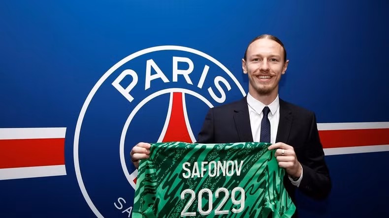 Safonov được PSG cho phép sang Việt Nam thi đấu cùng đội tuyển Nga.