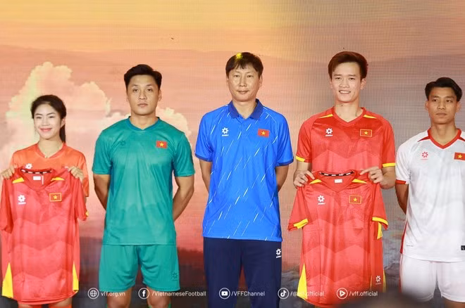 Đội tuyển Việt Nam được kỳ vọng sẽ tiếp tục gặt hái thêm nhiều thành công trong năm 2025 với bộ trang phục phiên bản mới.