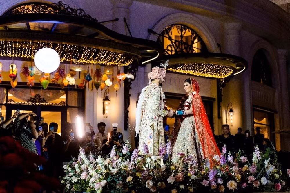 Chú rể Dhruv Taneja và cô dâu Shravya Bakliwal đến từ Ấn Độ đã chọn tổ chức hôn lễ ở Vinpearl Resort &amp; Spa Hạ Long hồi tháng 2/2023.