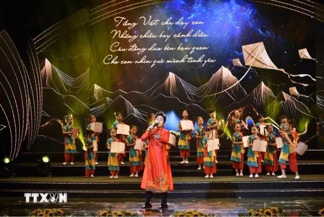 Chương trình văn nghệ chào mừng.