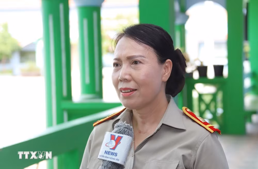 Cô Nguyễn Thị Thanh Hương, Hiệu trưởng Trường song ngữ Lào-Việt Nam Nguyễn Du, trả lời phỏng vấn.