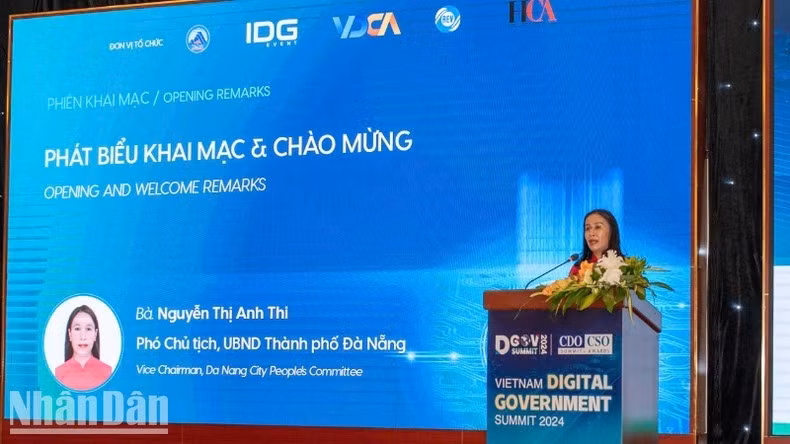 Phó Chủ tịch Ủy ban nhân dân thành phố Đà Nẵng Nguyễn Thị Anh Thi phát biểu.