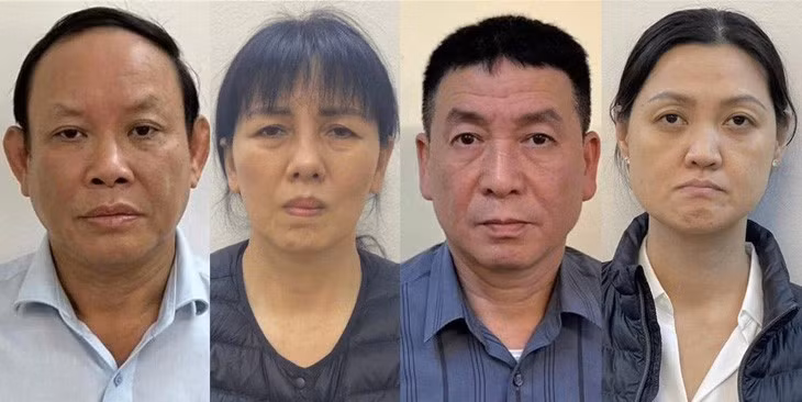 Ông Nguyễn Đức Thái, cựu chủ tịch hội đồng thành viên Nhà xuất bản Giáo Dục Việt Nam (bìa trái), cùng ba bị can. Ảnh: Bộ Công an