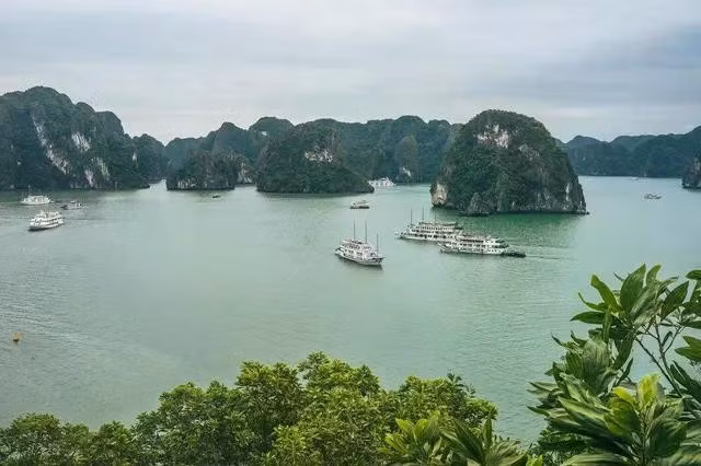 Du lịch Việt Nam đầy tiềm năng với nhiều điểm đến nổi tiếng như Vịnh Hạ Long, địa danh 2 lần được UNESCO công nhận là Di sản Thiên nhiên Thế giới.