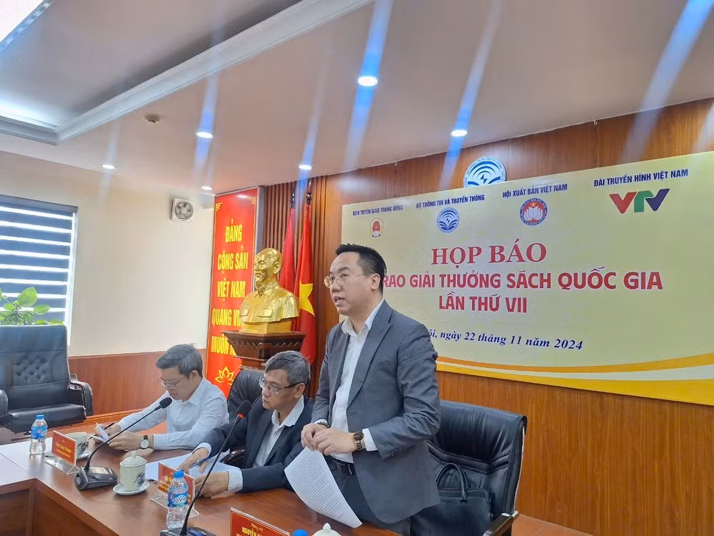 Cục trưởng Cục Xuất bản, In và Phát hành Nguyễn Nguyên thông tin về Giải thưởng.
