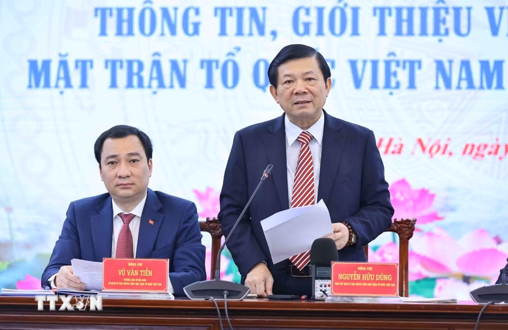 Ông Nguyễn Hữu Dũng, Phó Chủ tịch Ủy ban Trung ương Mặt trận Tổ quốc Việt Nam phát biểu tại họp báo.