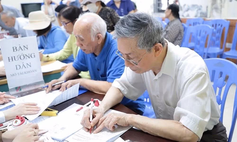 Nhiều người lao động cao tuổi là nguồn nhân lực quý, có tri thức, trình độ, kinh nghiệm và vai trò xã hội.